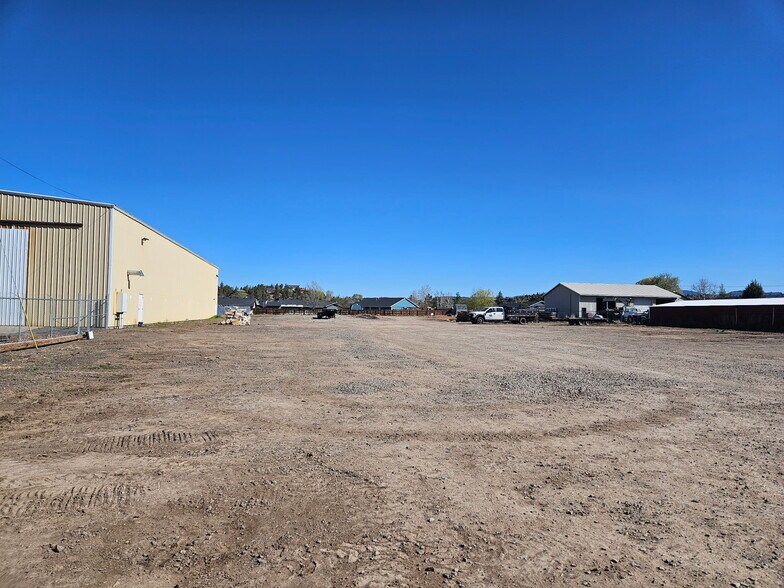 More Photos Of 701 Peters Rd, Prineville Manufacturing For Lease