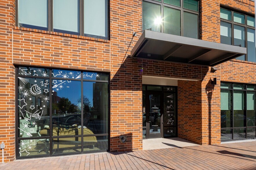 More Photos Of 1911 Philomena St, Austin Apartments For Lease