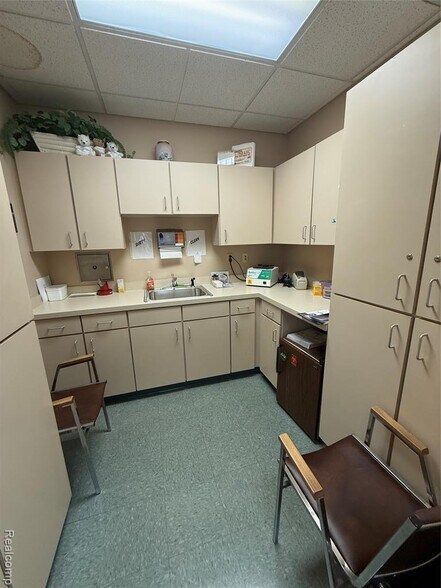 More Photos Of 4007 W Court St, Flint Medical For Sale