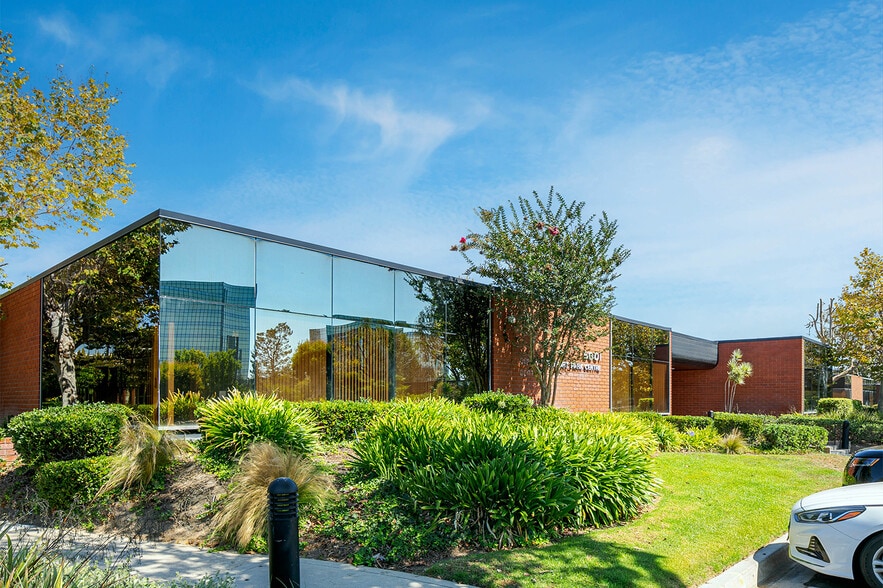 More Photos Of 5001 Birch St, Newport Beach Office For Sale