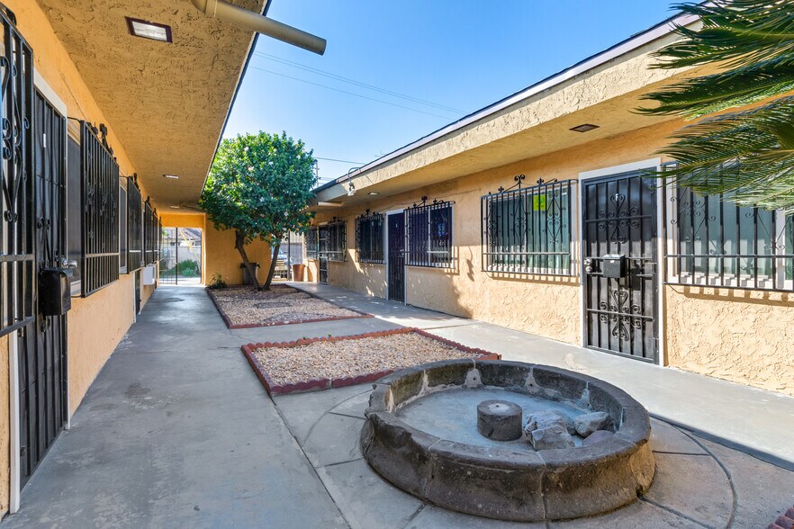 More Photos Of 6460 Whittier Blvd, Los Angeles Office For Sale