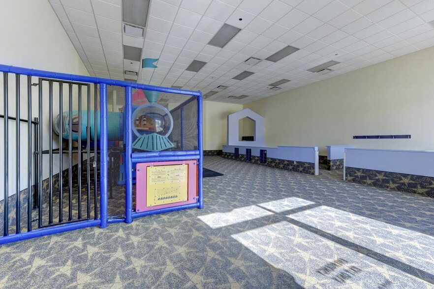 More Photos Of 4340 Lincoln Hwy, Matteson Health Club For Sale