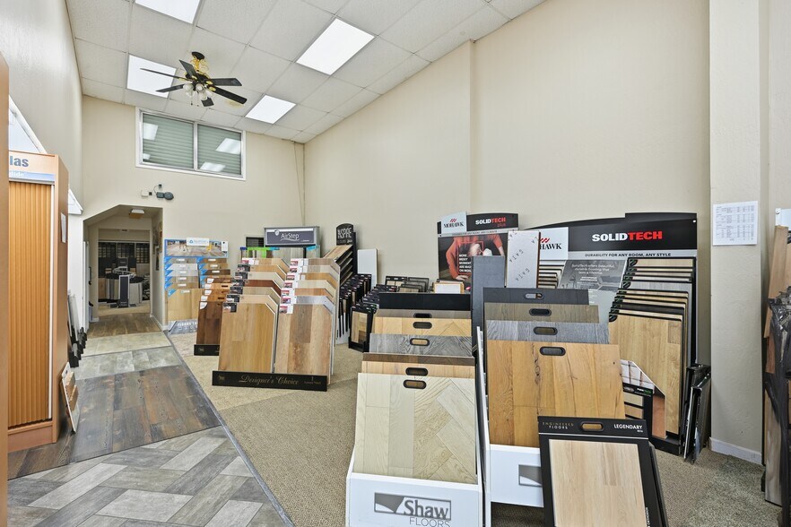 More Photos Of 3511 Redwood St, Clearlake Freestanding For Sale