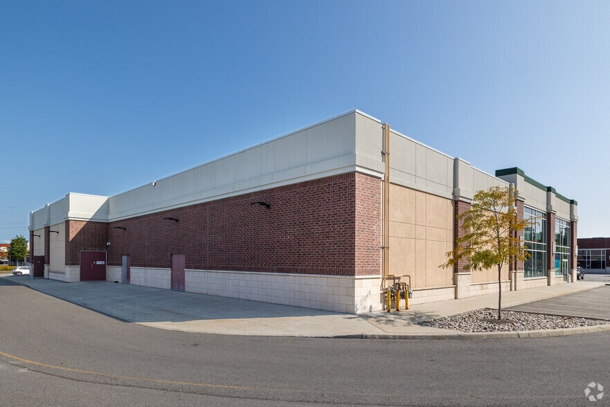 More Photos Of 590-650 Industrial Ave, Ottawa Storefront For Lease