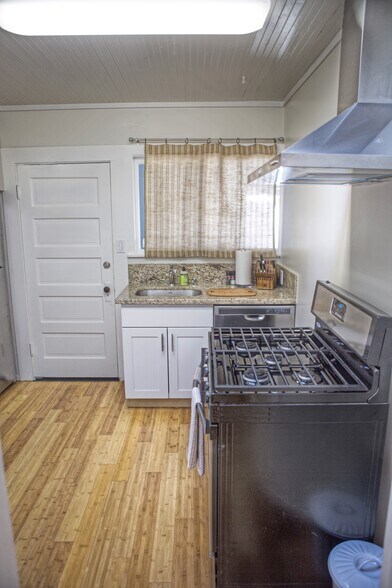 More Photos Of 1030 G St, Napa Apartments For Sale