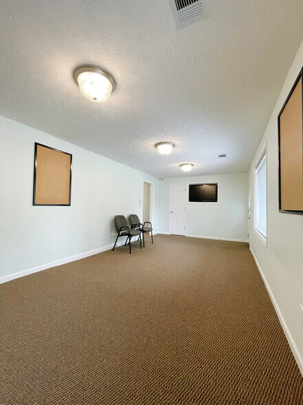More Photos Of 5940 Hodges Dr, Columbus Office Residential For Sale