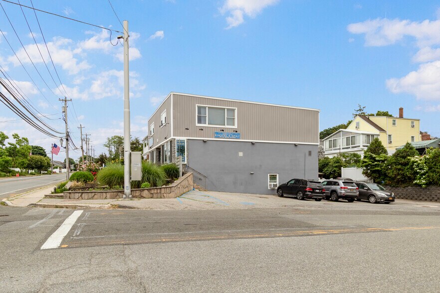 More Photos Of 38 Bayville Ave, Bayville Freestanding For Lease