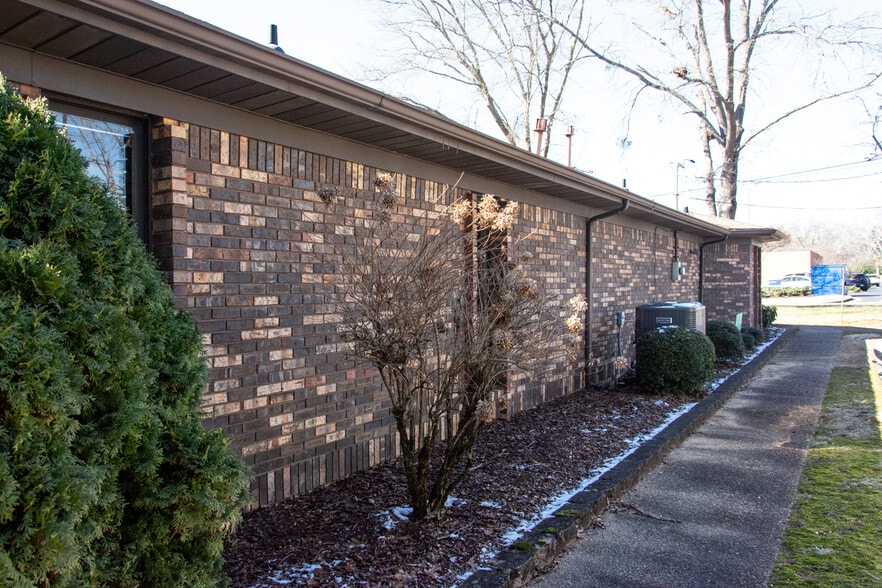 More Photos Of 1304 14th Ave SE, Decatur Medical For Sale