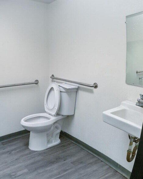 More Photos Of 189 Gentry St, Pomona Warehouse For Lease