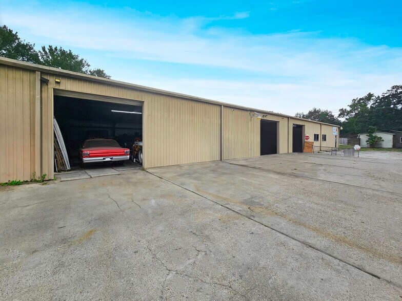 More Photos Of 508 Cedar Bayou Rd, Baytown Warehouse For Sale