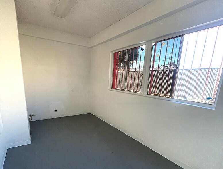 More Photos Of 1028 E Compton Blvd, Compton Storefront For Sale