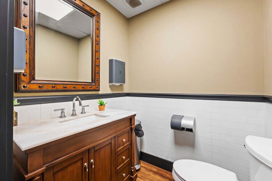 More Photos Of 219-221 N Parler Ave, Saint George Restaurant For Sale