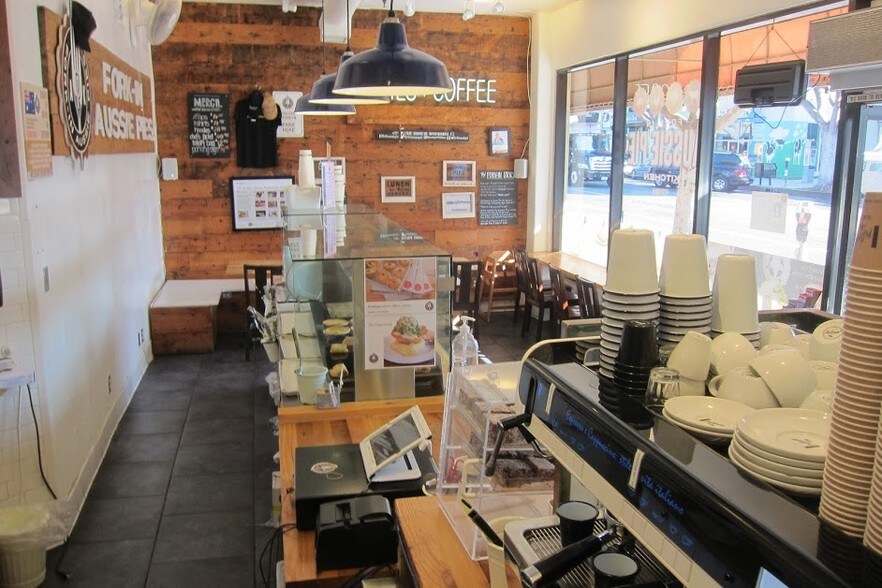 More Photos Of 2510 Main St, Santa Monica General Retail For Sale