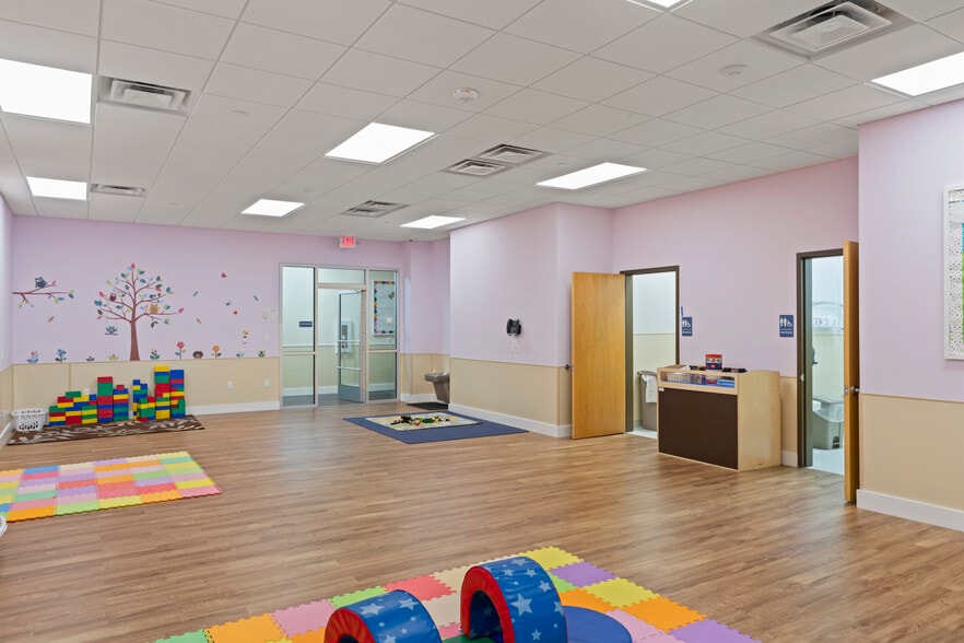 More Photos Of 42525 Tall Cedars Pkwy, Chantilly Schools For Lease