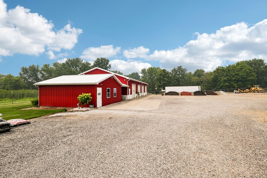 More Photos Of 3220 McCartney Rd, Youngstown General Retail For Sale