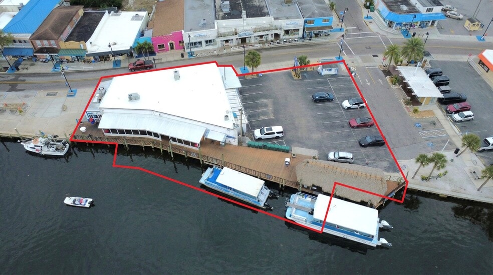 Primary Photo Of 776 Dodecanese Blvd, Tarpon Springs General Retail For Sale