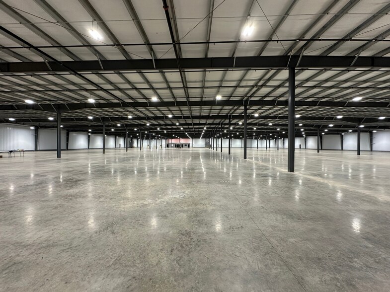 More Photos Of 990 Haines Blvd, Sturgis Distribution For Lease