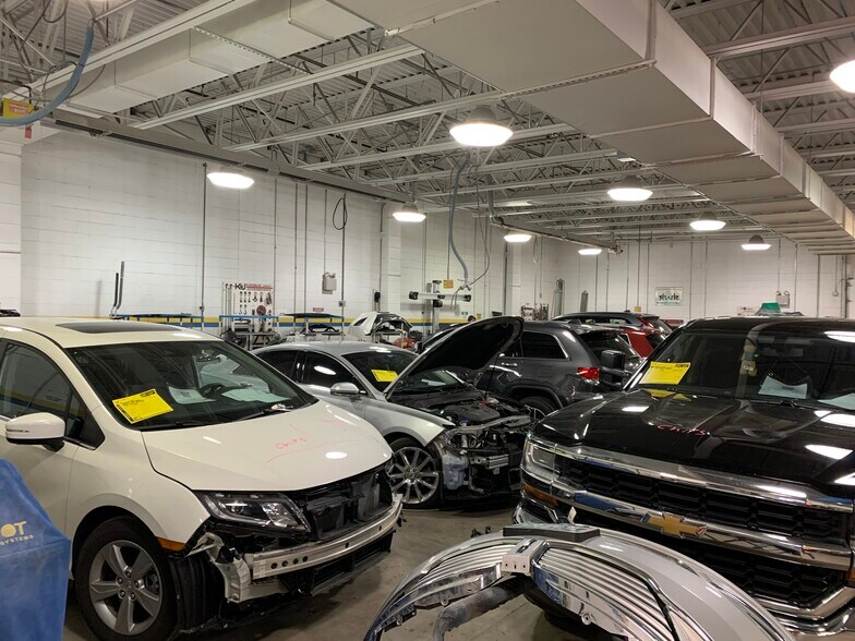 More Photos Of 15129 Foliage Ave, Apple Valley Auto Repair For Sale