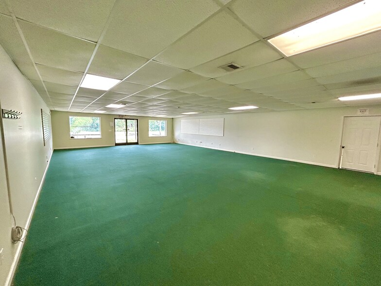 More Photos Of 1370 S Dixie St, Horse Cave Warehouse For Sale