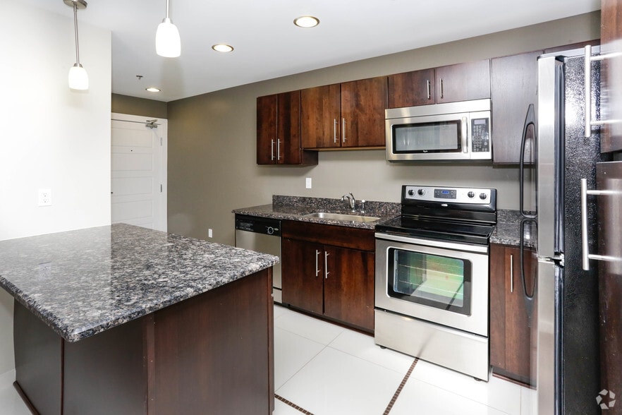 More Photos Of 607 E 2nd Ave, Flint Apartments For Lease