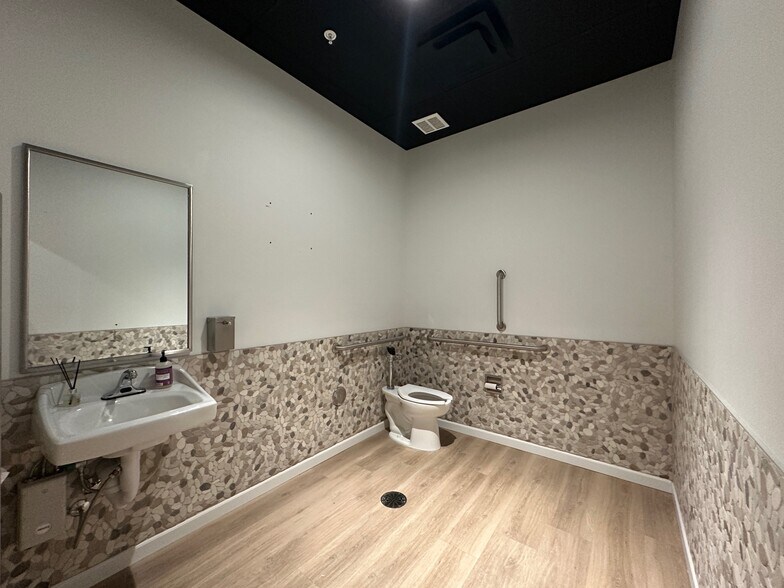 More Photos Of Route 228 & HighPointe Dr., Seven Fields Storefront Retail Office For Lease