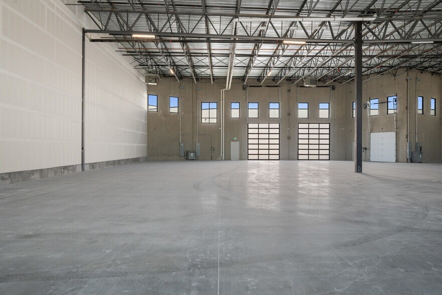 More Photos Of 13895 S Regan Park Ln, Bluffdale Showroom For Lease