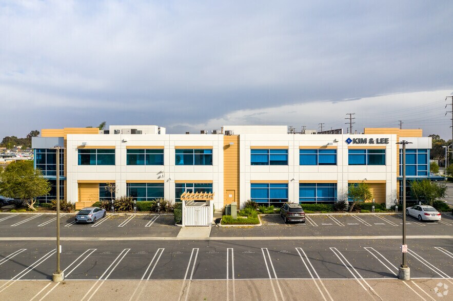 More Photos Of 2301-2305 W 190th St, Torrance Office For Sale
