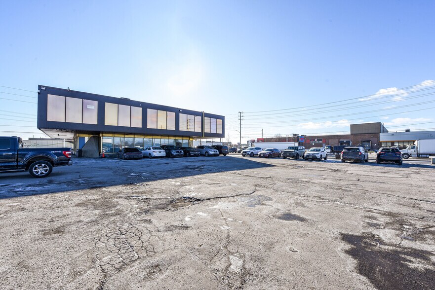 More Photos Of 1300 Steeles Ave E, Brampton Office For Lease