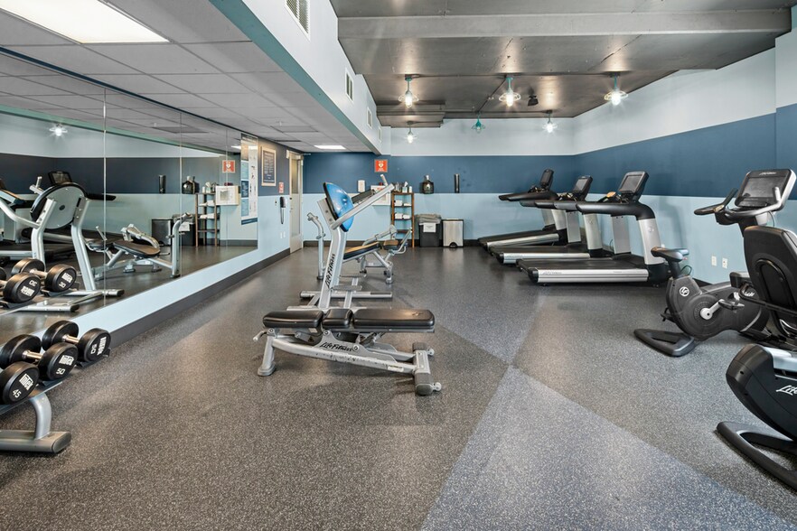 More Photos Of 22406 Pacific Highway South, Des Moines Hotel For Sale