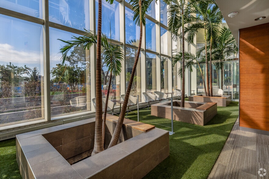 More Photos Of 225 Water St, Jacksonville Office For Lease