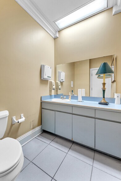 More Photos Of 2906 N Ocoee St, Cleveland Office For Sale