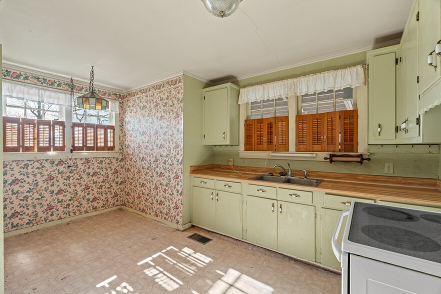 More Photos Of 902 Court St, Waynesboro Flex For Sale