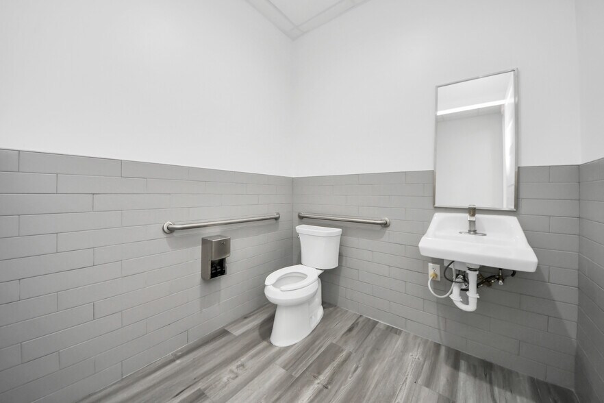 More Photos Of 4807 Sugar Grove Blvd, Stafford Medical For Lease