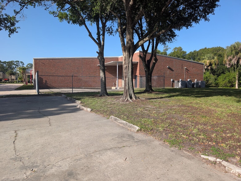 More Photos Of 3800 W New Haven Ave, Melbourne Freestanding For Lease