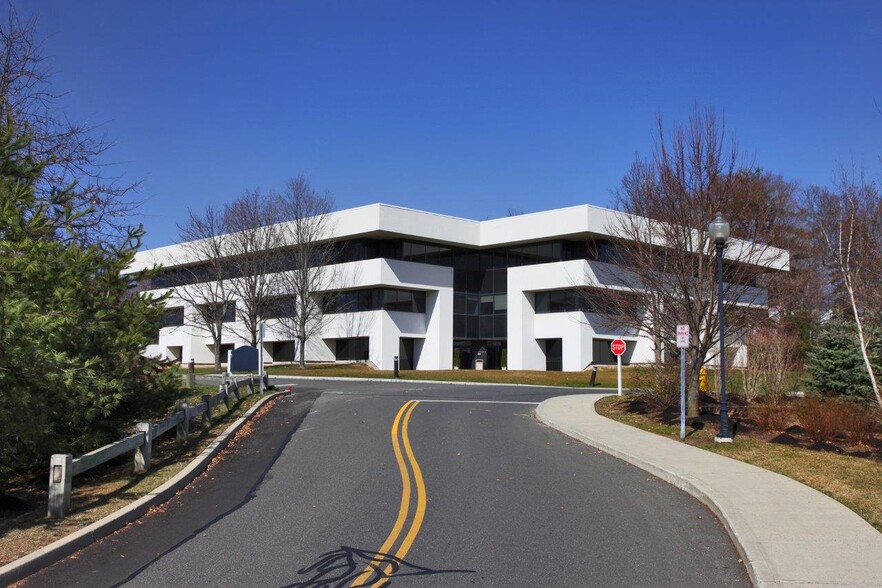 Primary Photo Of 4 Mountainview Ter, Danbury Office For Lease