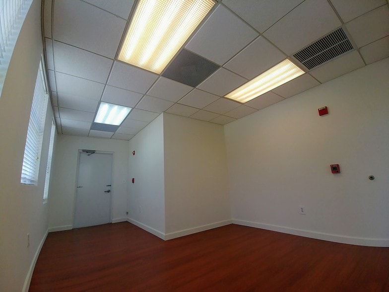 More Photos Of 2525 Marina Bay Dr W, Fort Lauderdale Office For Lease