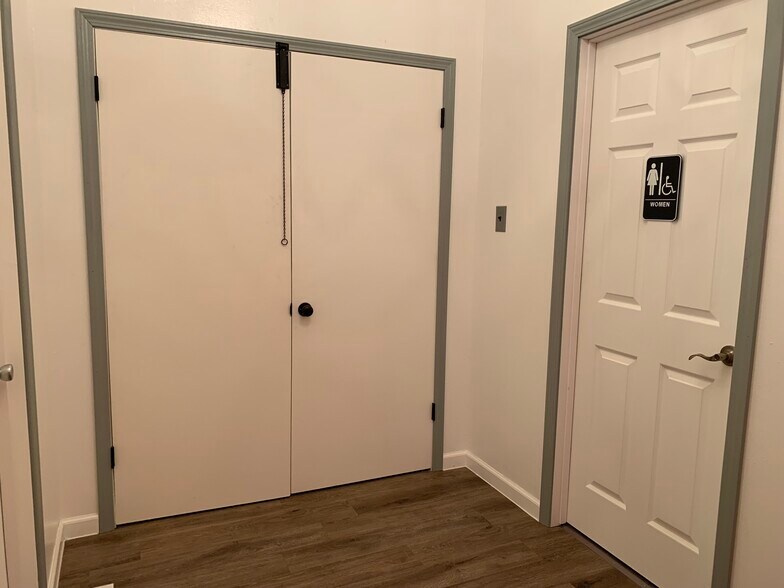 More Photos Of 35 Murray St, Saint Clair Specialty For Sale