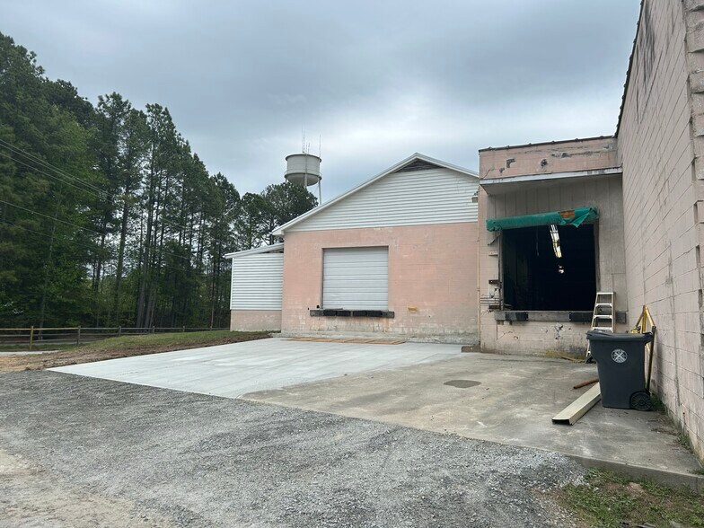 More Photos Of 100 S Main St, La Crosse Warehouse For Lease
