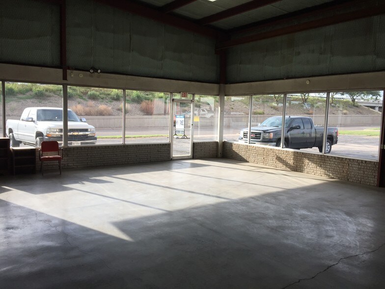 More Photos Of 4452 Canyon Dr, Amarillo Service For Lease