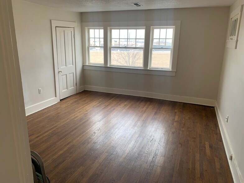 More Photos Of 5905 Slater St, Merriam Office For Lease