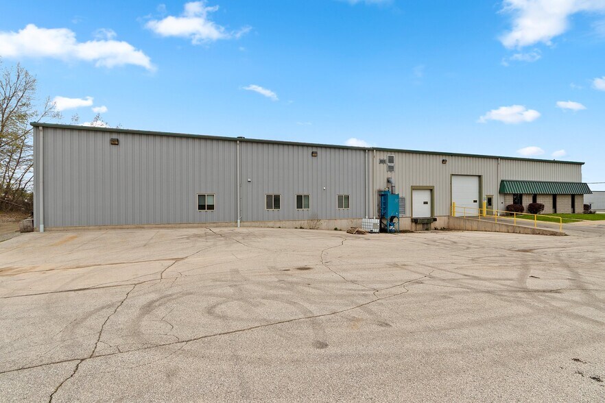 More Photos Of 3300 Commodity Ln, Green Bay Manufacturing For Sale