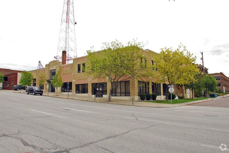 More Photos Of 2679 Farnam St, Omaha Office For Lease