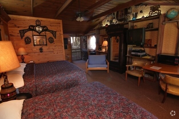 More Photos Of 16392 Tom Akers Rd, Eminence Hotel For Sale