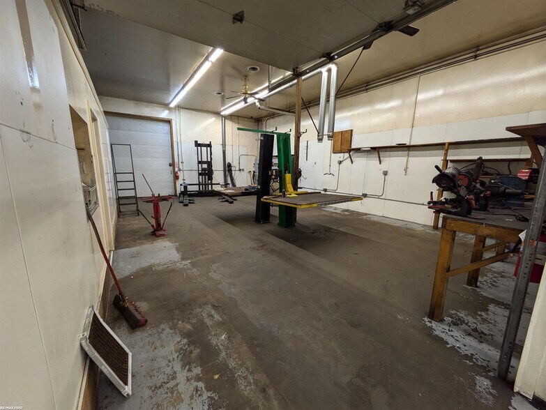 More Photos Of 35850 Utica Rd, Clinton Township General Retail For Sale