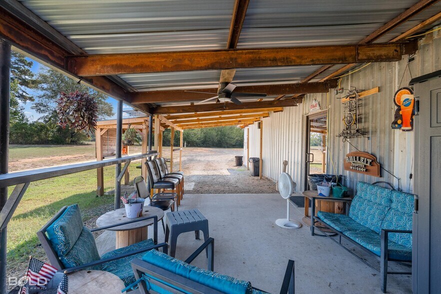 More Photos Of 7318 Ida State Line rd, Ida Bar For Sale