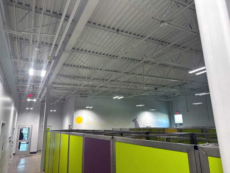 More Photos Of 6335 15 Mile Rd, Sterling Heights Freestanding For Sale