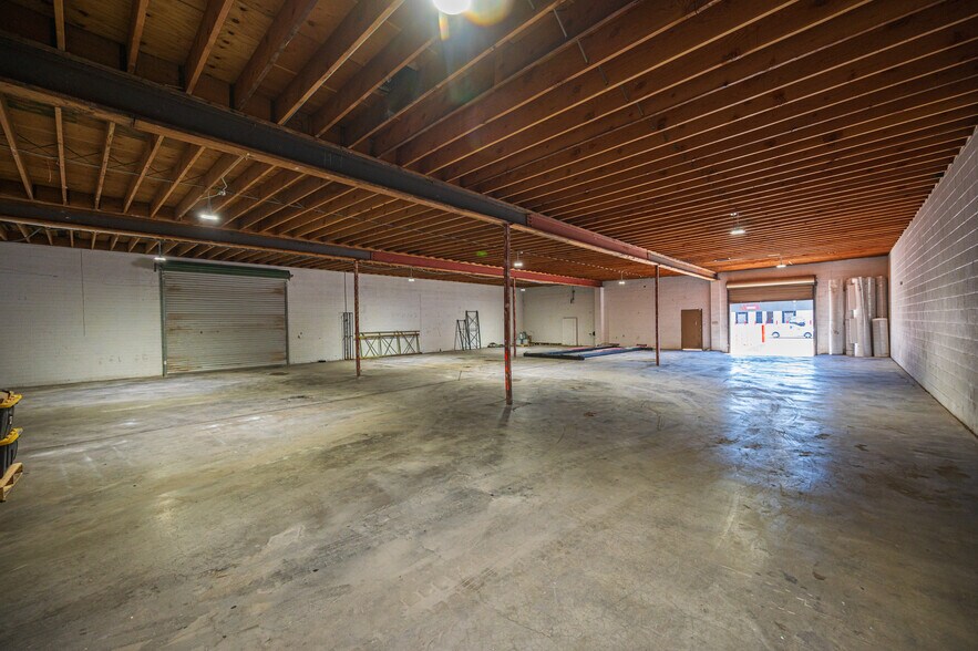 More Photos Of 2310-2315 Western Ave, Las Vegas Warehouse For Lease
