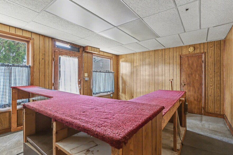 More Photos Of 424 4th St, New Cumberland General Retail For Lease