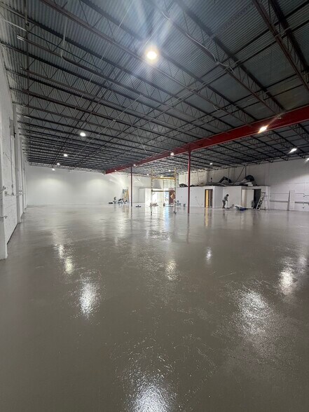 More Photos Of 5431-5441 NW 15th St, Margate Warehouse For Lease