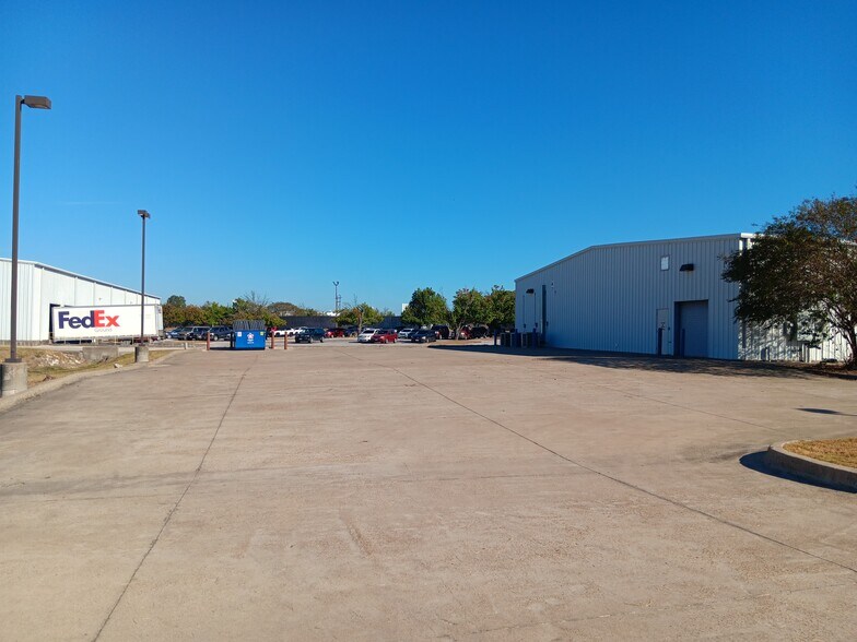 More Photos Of 9230 N Highway 6, Navasota Freestanding For Sale